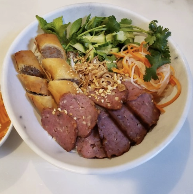 <strong>Bún Nem Núơng </strong>(Grilled Pork Roll)